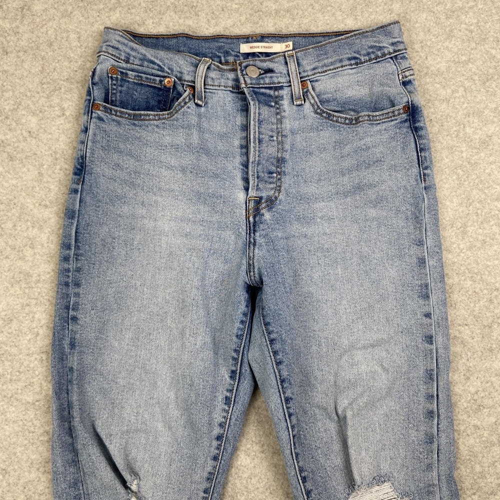 Levi's Wedgie Straight Jeans Womens 30 (28x26) Light Blue Distressed High Rise